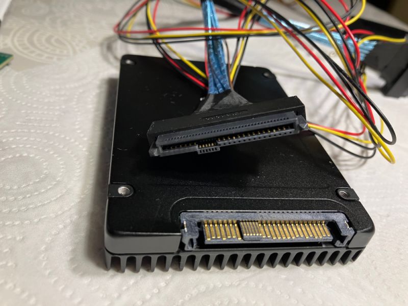 20250317-nvme-u3-micron-7450-pro-01.jpeg